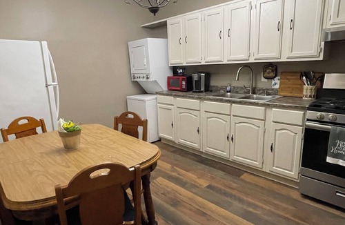 Alexander Cottage | Near Horseshoe Lake,Illinois. Entire guest house w/1 garage & plenty of parking.