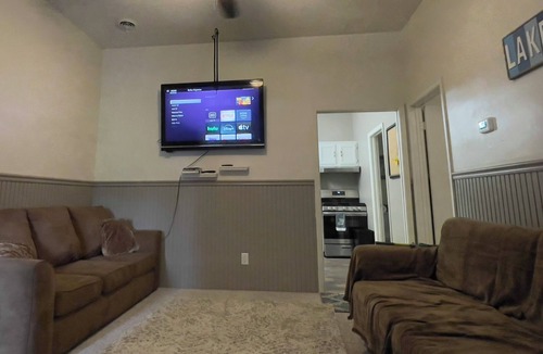 Alexander Cottage | Near Horseshoe Lake,Illinois. Entire guest house w/1 garage & plenty of parking.