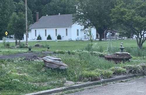 Alexander Cottage | Near Horseshoe Lake,Illinois. Entire guest house w/1 garage & plenty of parking.