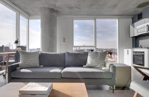 River North Apartment | Near North 2BR w Roof Gym nr Red Line CHI-580