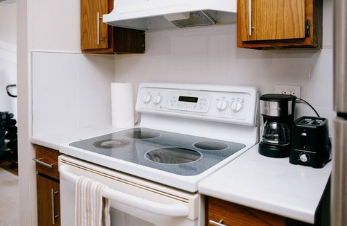 O'Hare Apartment | Near O`hare Personal Gym & Balcony Safe Area