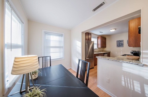 Wrigleyville Condo | New 3BR Residence Adjacent to Wrigley Field - Outdoor Patio - BBQ Grill