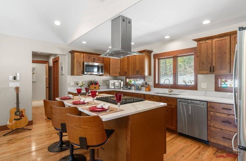Durango House | New Build, Single level, A/C, Fireplace, Covered Deck