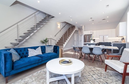 Killgubbin Apartment | New Construction Building in River North!