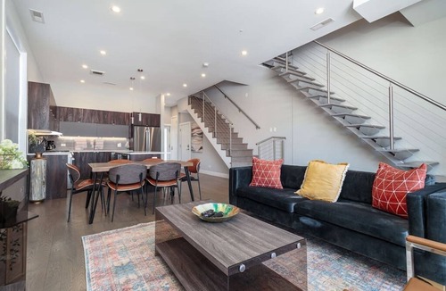 Killgubbin Apartment | New Construction Building in River North!