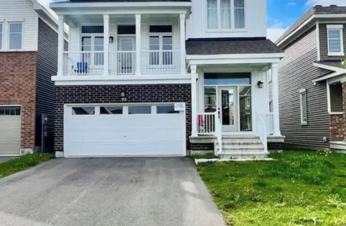 Ottawa Division House | New Entire Upper level basement suite. Bright and spacious. Pet friendly.