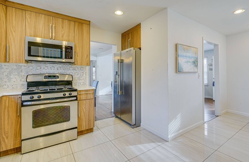 Oakhurst House | New Jersey Home w/Deck < 1 Mi to Beaches!