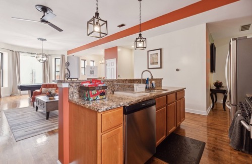 Grand Boulevard Condo | NEW LISTING! Apartment Near Downtown & UChicago by RedAwning