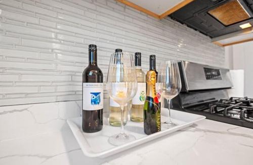 Chicago Apartment | New Luxurious 5BD-2BA Home-FREE WINE-2CAR Parking