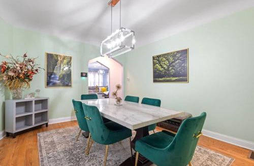 Chicago Apartment | New Luxurious 5BD-2BA Home-FREE WINE-2CAR Parking