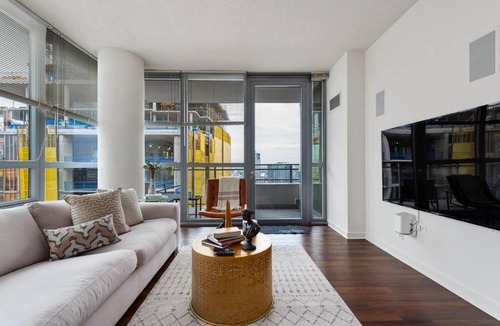 Downtown Chicago Apartment | New Luxury 3 Bdr Apt in Chicago C9