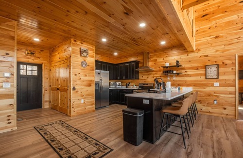 Berkeley Springs House | New Luxury Cabin, 2 Master Bedroom-1 ADA Compliant