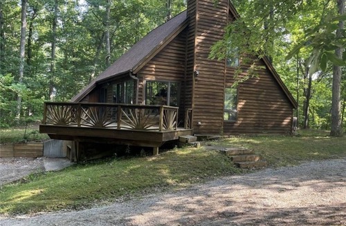 Rosamond Cabin | New Minglewood is our Cozy 3-bedroom cabin with WiFi, AC in lovely Irving
