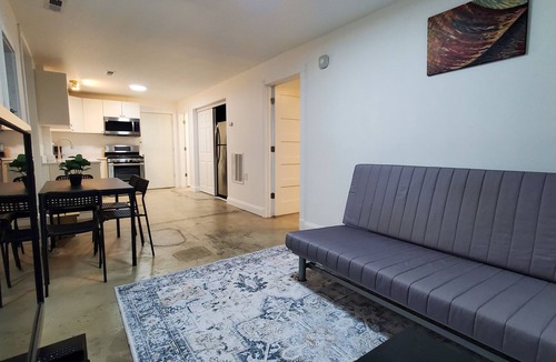 Lower West Side Apartment | New Private Apartment - Pilsen Downtown