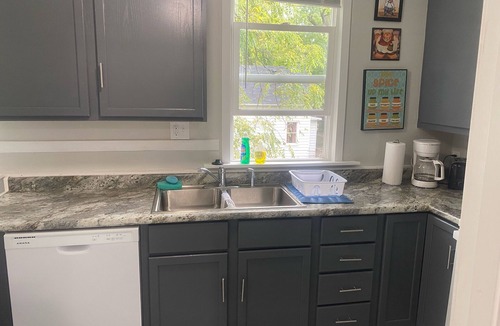 Springfield House | New remodel three bedroom house in pleasant Springfield
