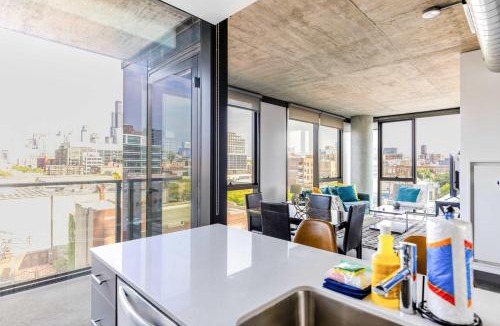West Loop Apartment | New Sleek 2BR - Perfect Blend of Comfort & Style in Chicago