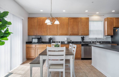 Hoffman Estates House | New! Spacious Home 6BD/3BTH - Sleeps 16! in Hoffman Estates!