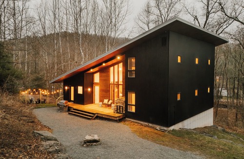 Hankins House | NEW: Streamside by Callicoon: Hot Tub, Sauna & Gym