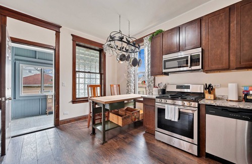 Berwyn Condo | NEW! Vintage 3 Bed Condo in Chicagolands Trendy Berwyn by AllSet Turnover