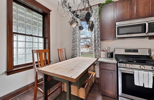 Berwyn Condo | NEW! Vintage 3 Bed Condo in Chicagolands Trendy Berwyn by AllSet Turnover