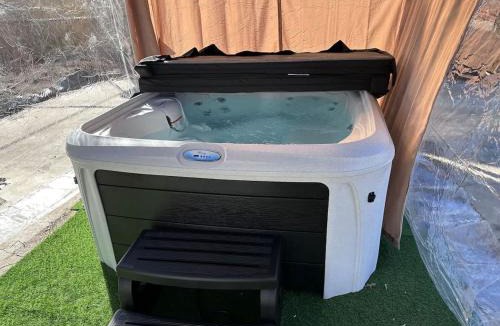 Gages Lake House | New year fun-Near Lake Navy Hot Tub King Bed
