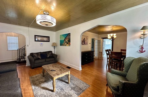 North Chicago House | New Your Home Away From Home! - Near Great Lakes Naval Base!