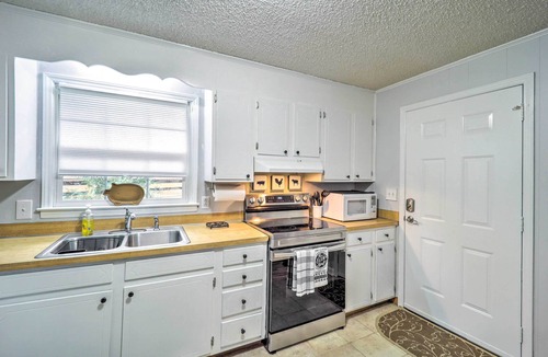 Pineola Cabin | Newland Gem in Golf Community w/Pool Access!