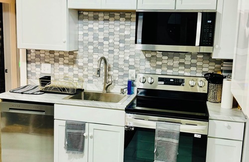 Springfield House | Newly Beautiful renovated first floor apartment getaway