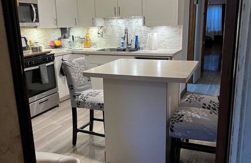 Chicago Lawn Apartment | Newly remodeled 3 bedroom apt, a hidden gem 20 min to almost anyplace in Chicago