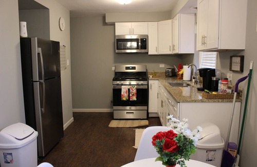 Hermosa Apartment | Newly remodeled 3BR APT w/prkng, near public transportation, highways, & shops