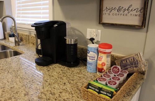 Hermosa Apartment | Newly remodeled 3BR APT w/prkng, near public transportation, highways, & shops