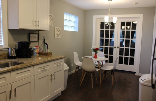 Hermosa Apartment | Newly remodeled 3BR APT w/prkng, near public transportation, highways, & shops