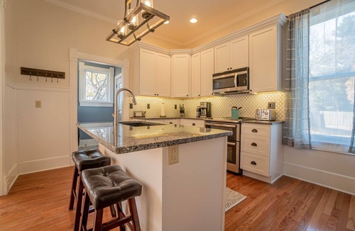 Washington House | Newly remodeled historic house just steps from the WASHINGTON SQUARE! Sleeps 10!