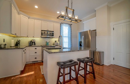 Washington House | Newly remodeled historic house just steps from the WASHINGTON SQUARE! Sleeps 10!