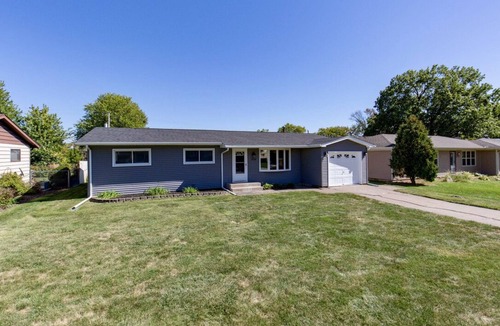 Moline House | Newly Remodeled Moline Ranch Home, Super Clean, 3BR, Great Location