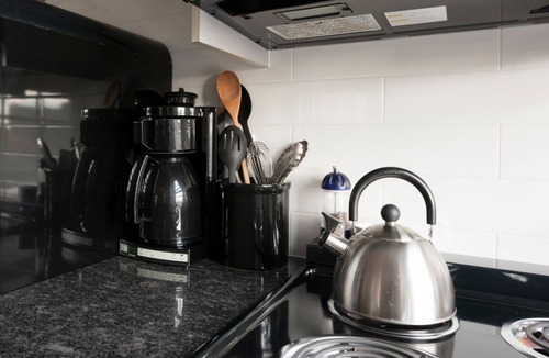 Uptown Apartment | Newly Renovated 1 BR in Art Deco Architectural Gem, Steps to L & Free Parking