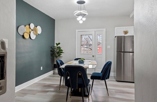 Springfield House | Newly-renovated 2-bedroom House with a Luxurious Massage Chair