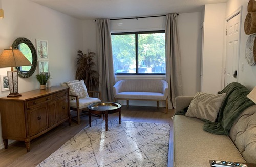 Penfield Condo | Newly renovated, relaxing space close to U of I and hospitals- high speed WiFI