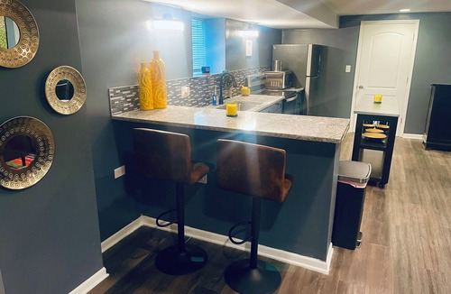 Chatham Apartment | Newly Renovated Southside Gem