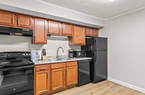 Springfield Apartment | Newly Renovated Unit in Central Spfld! #102