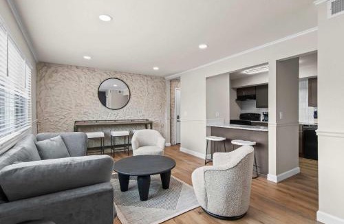 Springfield Apartment | Newly Renovated Unit in Central Spfld #204