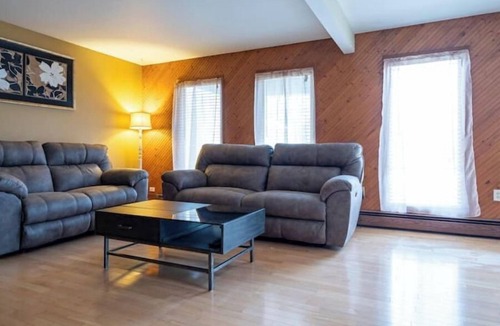 University Park House | Newly updated surrounded by nature