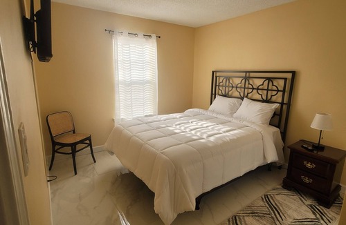 Raleigh House | Nice 3 bedroom home with easy access to the highway restaurants and attractions