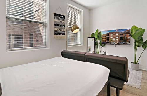 Buena Park Apartment | Nice & Comfy Uptown Studio Apt near Shops & Dining