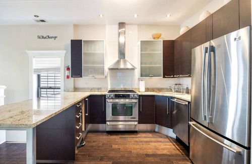 Wrigleyville House | Nine-Bedrooms in Wrigleyville