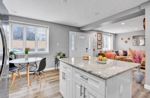 Chestnut Hill Apartment | No-stairs - Chestnut Hill 2 BR/2 Bath