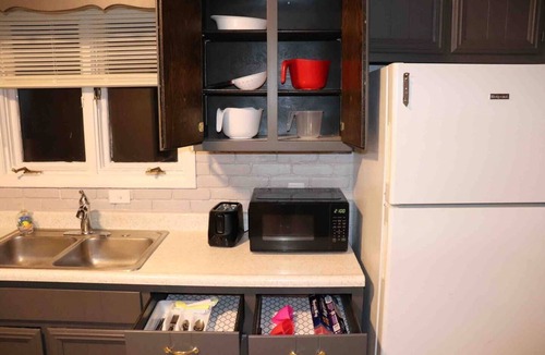Oswego Apartment | No Stairs Rustic Farmhouse APT King Beds/Fast WIFI