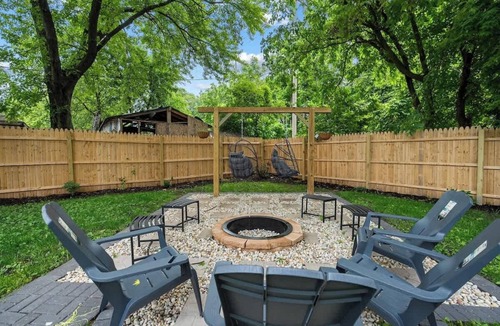 North Chicago House | North Chi retreat – Navy, Sauna, Tiki Bar, Games
