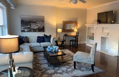 Edgewater Beach Apartment | North Chicago Home Su