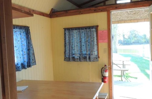 Amboy Resort | O'Connell's RV Campground Lakefront Cabin 9